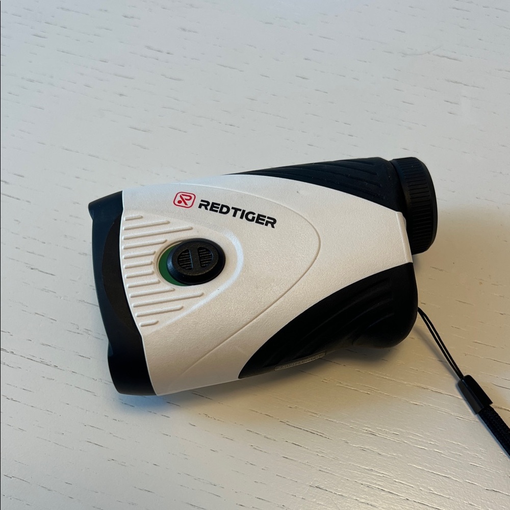 Magnetic Hold Black and White Rangefinder